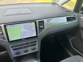 DYNAVIN 10,1"(25,7cm) Multimediagerät "D9-135S Premium" für VW Golf 7 Sportsvan (Vor Facelift) in silber, Navisoftware, DAB+ (96GB)
